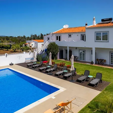Alojamento de Acomodação e Pequeno-almoço Casa Jardim Oasis 3*