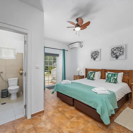 Alojamento de Acomodação e Pequeno-almoço Casa Jardim Oasis 3*